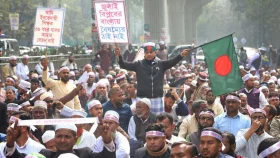 টানা ২২ দিন ধরে অবস্থান কর্মসূচিতে ইবতেদায়ি শিক্ষকরা