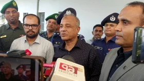 শেখ হাসিনার রায় ও নির্বাচন নিয়ে সরকার চাপে নেই: স্বরাষ্ট্র উপদেষ্টা
