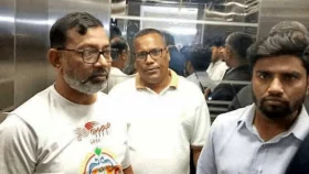 শেখ হাসিনার রায়ের বিরুদ্ধে পোস্ট দেয়ায় ঢাবির ডেপুটি রেজিস্ট্রার আটক