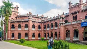 ভূমিকম্পে আতঙ্ক: ১৫ দিন বন্ধ ঢাকা বিশ্ববিদ্যালয়, হল ছাড়ার নির্দেশ