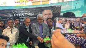 কড়াইল বস্তিতে বিএনপির হেলথ ক্যাম্পে প্রথম দিনেই চিকিৎসা নিলেন ১২শ&rsquo; মানুষ