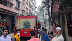 মোহাম্মদপুরে আবাসিক ভবনে আগুন