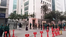 এভারকেয়ারের সামনে নিরাপত্তা জোরদার, পুলিশের ব্যারিকেড