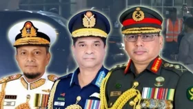 খালেদা জিয়াকে দেখতে হাসপাতালে তিন বাহিনীর প্রধান