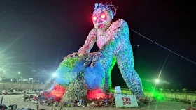 কক্সবাজার সৈকতে &lsquo;প্লাস্টিকের দৈত্য&rsquo;