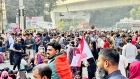 দাবি আদায়ে অনড় সাত কলেজের শিক্ষার্থীরা, দিনের মতো চলছে আন্দোলন