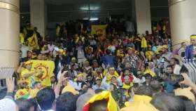 ছয় দফা দাবিতে কর্মবিরতিতে স্বাস্থ্য সহকারীরা