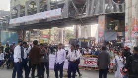 সহপাঠীর মৃত্যুতে ফার্মগেট সড়ক অবরোধ তেজগাঁও কলেজ শিক্ষার্থীদের