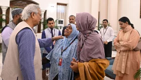 হাদির পরিবারের সঙ্গে প্রধান উপদেষ্টার সাক্ষাৎ, সর্বোচ্চ সহায়তার আশ্বাস