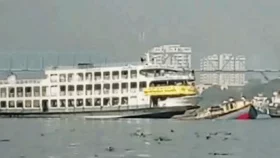 যাত্রীবাহী লঞ্চের ধাক্কায় ডুবলো বাল্কহেড, বেঁচে ফিরলেন পাঁচ শ্রমিক