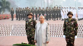 জাতীয় স্মৃতিসৌধে শহীদদের প্রতি প্রধান উপদেষ্টার শ্রদ্ধা নিবেদন