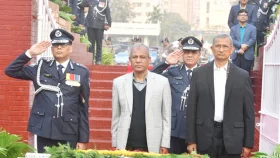 শহীদ পুলিশ সদস্যদের প্রতি স্বরাষ্ট্র উপদেষ্টা ও আইজিপির শ্রদ্ধা
