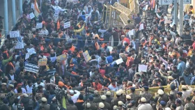 দিল্লিতে বাংলাদেশ হাইকমিশনের সামনে বিক্ষোভ, পুলিশের লাঠিপেটা
