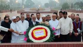 তারেক রহমানের পক্ষে স্মৃতিসৌধে শ্রদ্ধা নিবেদন করলেন বিএনপি নেতারা