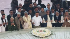 বাবার কবর জিয়ারত করলেন তারেক রহমান