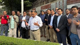 ছোট ভাই কোকোর কবর জিয়ারত করেন তারেক রহমান
