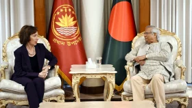 নির্বাচনে কেউ অশান্তি করলে কঠোরভাবে মোকাবিলা করা হবে, যুক্তরাষ্ট্রের বিদায়ী রাষ্ট্রদূতকে প্রধান উপদেষ্টা