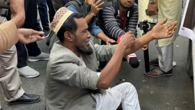 মানুষের ঢল আর হাহাকারে স্তব্ধ মানিক মিয়া অ্যাভিনিউ
