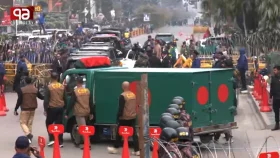 পতাকা মোড়ানো গাড়িতে খালেদা জিয়ার মরদেহ, নেওয়া হচ্ছে &lsquo;ফিরোজা&rsquo;য়