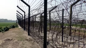 সীমান্তের ওপারে গুলি ছুড়ে এক বাংলাদেশিকে ধরে নিয়ে গেছে বিএসএফ