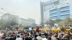 পোস্টাল ব্যালটে পক্ষপাতের অভিযোগে দ্বিতীয় দিনের মতো ছাত্রদলের ইসি ঘেরাও