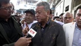 সময় মতোই নির্বাচন, ভোট বন্ধের ক্ষমতা কারো নেই: আমীর খসরু