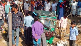 মীরসরাইয়ে ট্রাকের ধাক্কায় শিক্ষার্থীসহ নিহত দুই
