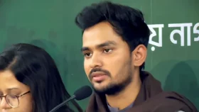 দেশের বিভিন্ন স্থানে অস্ত্র মজুত হচ্ছে: আসিফ মাহমুদ