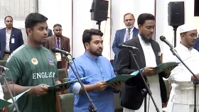 সেই &lsquo;বিপ্লবী জার্সি&rsquo; পরেই শপথ নিলেন হাসনাত আবদুল্লাহ