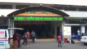 ঠিকাদারের কোপে কলেজছাত্রী নিহত, মা ও দুই ভাইবোন হাসপাতালে