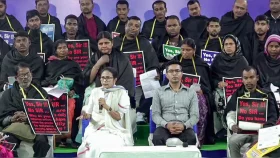 বাংলাদেশের উদাহরণ টেনে ভারতের ইসিকে তোপ মমতার