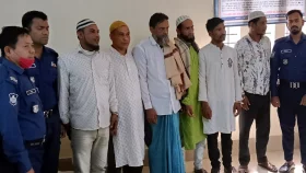 শহীদ মিনারে শ্রদ্ধা জানাতে গিয়ে আওয়ামী লীগের ছয় নেতাকর্মী গ্রেপ্তার