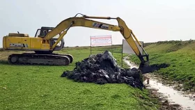 মৌলভীবাজারে মরা কাঁকড়া খাল দিয়ে খাল পুনঃখনন শুরু