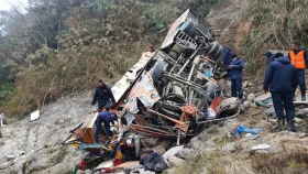 নেপালে পর্যটকবাহী বাস নদীতে পড়ে নিহত ১৯