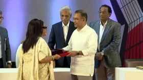 ৯ বিশিষ্ট ব্যক্তি ও এক প্রতিষ্ঠানকে একুশে পদক প্রদান করলেন প্রধানমন্ত্রী