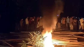 চোর আটক নিয়ে পুলিশ-জনতা সংঘর্ষ, আহত ১৪
