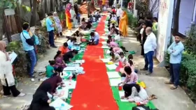 শিশুদের রঙ-তুলিতে রঙিন বাংলা একাডেমি