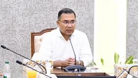 ছুটির দিনেও কার্যালয়ে ব্যস্ত সময় পার করলেন প্রধানমন্ত্রী