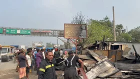 রূপগঞ্জে আগুনে পুড়লো চার দোকান