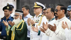 জাতীয় স্মৃতিসৌধে স্পিকার ও ডেপুটি স্পিকারের শ্রদ্ধা নিবেদন