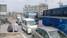 পাল্টে গেছে ঢাকা-আরিচা মহাসড়কের চিত্র, যাত্রী চাপ কমে স্বস্তি