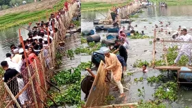 &lsquo;চোখের সামনেই পাঁচ মৃত্যু, মানুষ উদ্ধারে না এসে মোবাইলে ছবি তুলছিলো&rsquo;