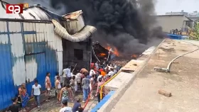কদমতলী&zwnj;তে কারাখানায় আগুন: পাঁচ মরদেহ উদ্ধার