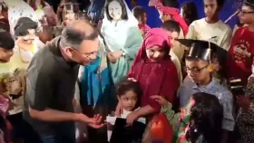 পরিবার নিয়ে বেইলি রোডে নাটক দেখলেন প্রধানমন্ত্রী