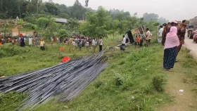 টাঙ্গাইলে রডবোঝাই ট্রাক উল্টে নিহত ১৫, আহত ৯