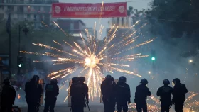 চ্যাম্পিয়ন্স লিগ জিতে প্যারিসে পিএসজি ভক্তদের তাণ্ডব