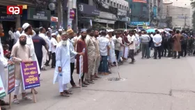 ইসলামী ব্যাংকের সামনে আজও গ্রাহকদের মানববন্ধন, সতর্ক আইনশৃঙ্খলা বাহিনী