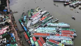 আজও রাজধানীতে ফিরছেন হাজারো মানুষ, নদীপথে স্বস্তির যাত্রা