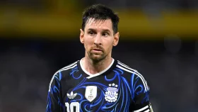 একা একাই গা গরম করছেন ৩৮ বছরের মেসি!