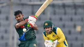 মোসাদ্দেকের ব্যাটে অস্ট্রেলিয়ার বিপক্ষে লড়াকু পুঁজি
